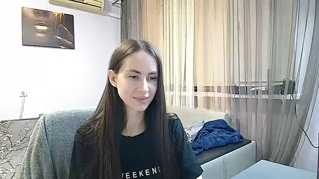 Chloe Skims online show from October 2025 04:39:01 PM