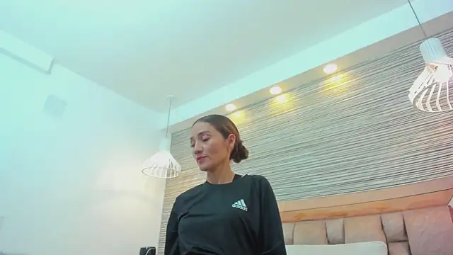 isaa stone online show from October 2025 06:17:01 PM