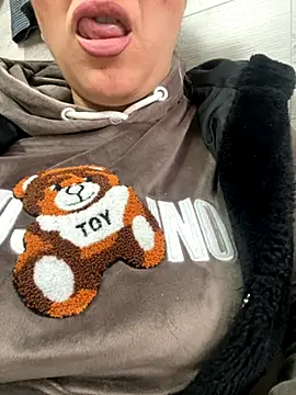 Daiana Andra online show from October 2025 02:51:01 PM