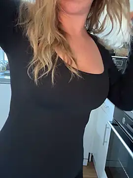 MimiMaee online show from November 2025 09:26:02 AM