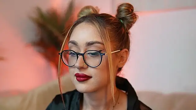 Snapshot of AileenKiss chatting on October 2025 07:53:02 PM AileenKiss online show from October 2025 07:53:02 PM