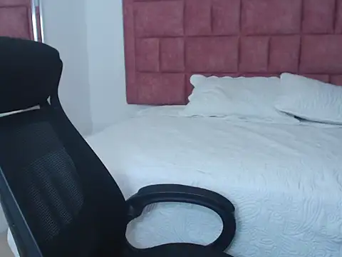 Snapshot of sweetsubmisaxox chatting on November 2025 10:35:01 PM sweetsubmisaxox online show from November 2025 10:35:01 PM