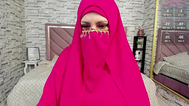 Aisha Hadi online show from October 2025 06:27:02 PM
