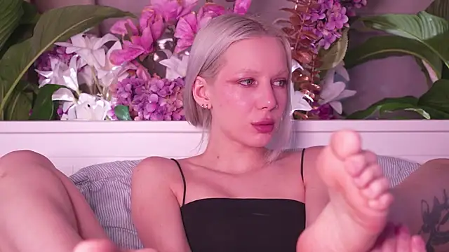 RanyThomson online show from November 2025 05:46:02 PM