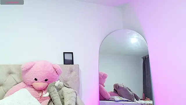 SoofiKiss online show from November 2025 10:32:02 PM