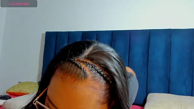 Snapshot of Ahilyn chatting on November 2025 06:51:02 PM Ahilyn online show from November 2025 06:51:02 PM