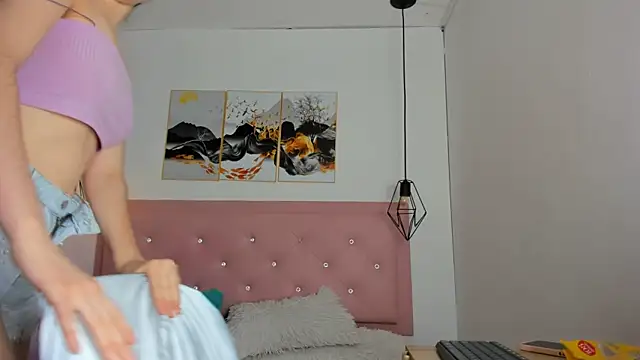 kiara and christy online show from October 2025 12:35:01 PM