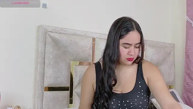 Snapshot of Mia_belmontt chatting on October 2025 08:08:02 PM Mia belmontt online show from October 2025 08:08:02 PM