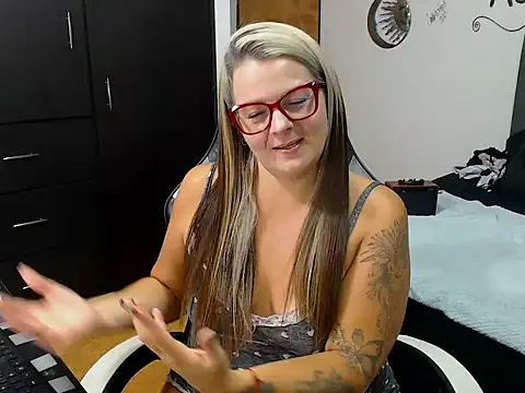 Snapshot of perlagoloza05 chatting on October 2025 03:28:01 AM perlagoloza05 online show from October 2025 03:28:01 AM