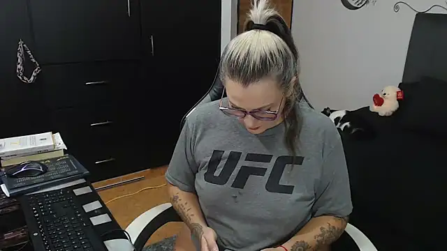 Snapshot of perlagoloza05 chatting on November 2025 02:32:02 AM perlagoloza05 online show from November 2025 02:32:02 AM