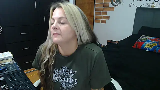 Snapshot of perlagoloza05 chatting on November 2025 03:18:02 AM perlagoloza05 online show from November 2025 03:18:02 AM