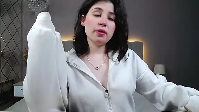 Snapshot of DianaMello chatting on November 2025 05:19:01 AM DianaMello online show from November 2025 05:19:01 AM