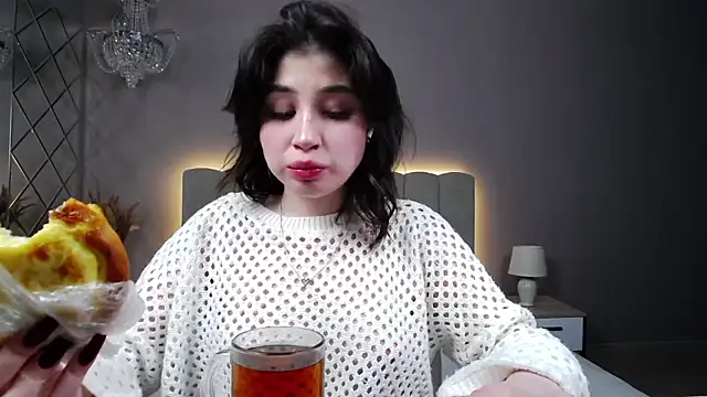 Snapshot of DianaMello chatting on November 2025 04:07:01 AM DianaMello online show from November 2025 04:07:01 AM