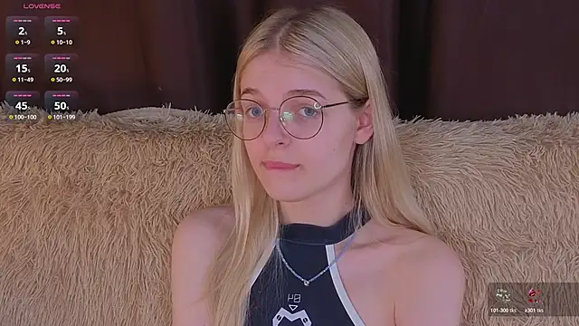 MonicaShiny online show from October 2025 05:44:02 PM