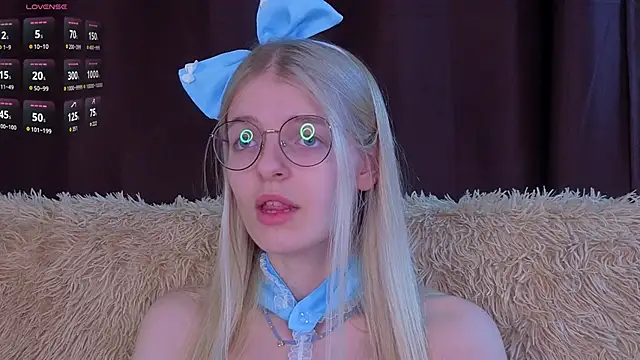 MonicaShiny online show from November 2025 06:02:01 PM