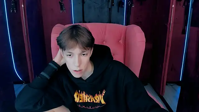 Snapshot of MarkBranston chatting on November 2025 03:12:01 PM MarkBranston online show from November 2025 03:12:01 PM