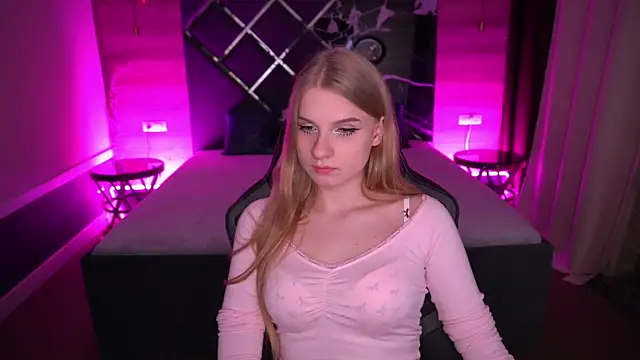 Snapshot of ViviAnneD chatting on October 2025 07:47:01 PM ViviAnneD online show from October 2025 07:47:01 PM