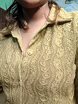 Snapshot of Laura_43 chatting on November 2025 07:36:02 PM Laura 43 online show from November 2025 07:36:02 PM