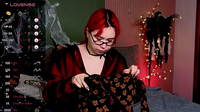 Snapshot of Klee_Love chatting on November 2025 04:14:02 AM Klee Love online show from November 2025 04:14:02 AM