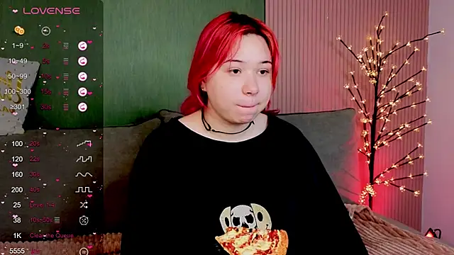 Snapshot of Klee_Love chatting on November 2025 06:33:02 AM Klee Love online show from November 2025 06:33:02 AM