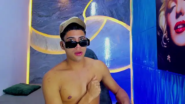 Snapshot of Play_boys_Hot2 chatting on October 2025 01:12:02 PM Play boys Hot2 online show from October 2025 01:12:02 PM