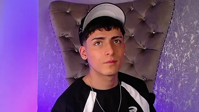 Snapshot of MateoMitchell chatting on November 2025 04:33:02 AM MateoMitchell online show from November 2025 04:33:02 AM