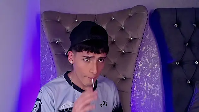 Snapshot of MateoMitchell chatting on November 2025 04:46:01 AM MateoMitchell online show from November 2025 04:46:01 AM