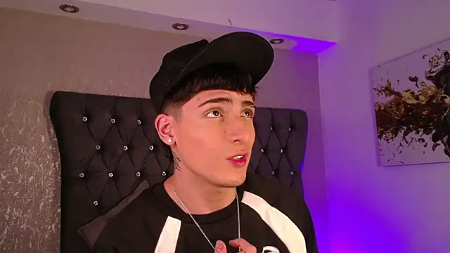 Snapshot of MateoMitchell chatting on November 2025 05:29:02 AM MateoMitchell online show from November 2025 05:29:02 AM