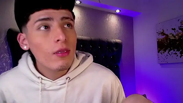 Snapshot of MateoMitchell chatting on November 2025 09:10:02 AM MateoMitchell online show from November 2025 09:10:02 AM