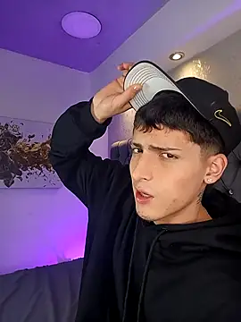 Snapshot of MateoMitchell chatting on November 2025 04:43:02 AM MateoMitchell online show from November 2025 04:43:02 AM