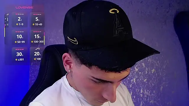 Snapshot of MateoMitchell chatting on November 2025 05:18:01 AM MateoMitchell online show from November 2025 05:18:01 AM