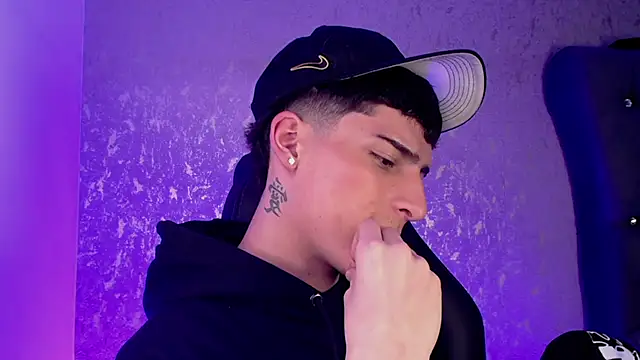 Snapshot of MateoMitchell chatting on November 2025 09:57:02 PM MateoMitchell online show from November 2025 09:57:02 PM