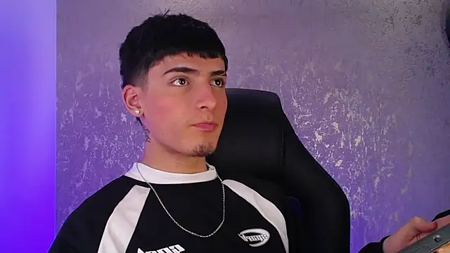 Snapshot of MateoMitchell chatting on November 2025 05:29:02 AM MateoMitchell online show from November 2025 05:29:02 AM