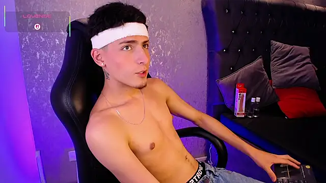 Snapshot of MateoMitchell chatting on December 2025 05:34:01 AM MateoMitchell online show from December 2025 05:34:01 AM