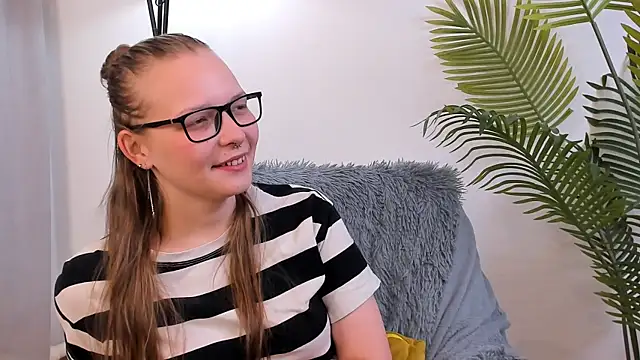 NohemiGilsdorf online show from October 2025 08:34:02 AM