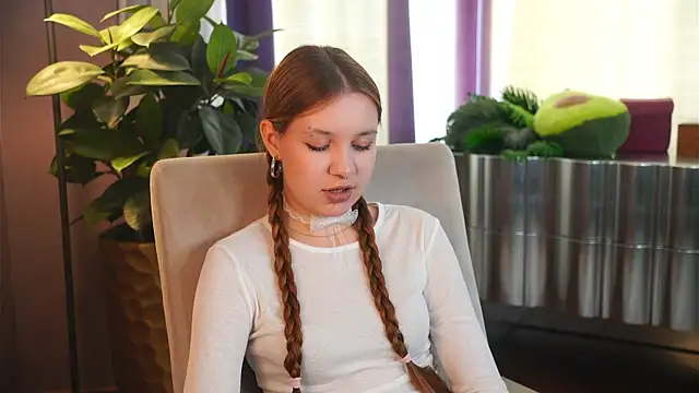 Snapshot of MarindaRuud chatting on October 2025 11:18:01 AM MarindaRuud online show from October 2025 11:18:01 AM