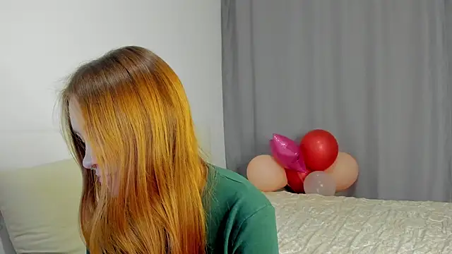 Snapshot of MarindaRuud chatting on November 2025 11:33:02 AM MarindaRuud online show from November 2025 11:33:02 AM