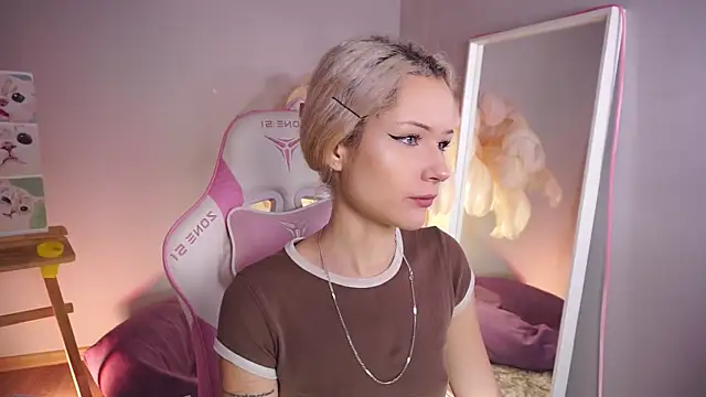 Snapshot of Celeste_eyes0n chatting on October 2025 08:31:01 PM Celeste eyes0n online show from October 2025 08:31:01 PM