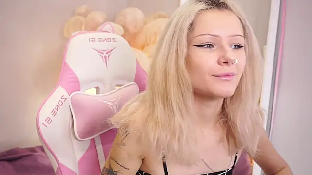 Snapshot of Celeste_eyes0n chatting on October 2025 09:04:01 PM Celeste eyes0n online show from October 2025 09:04:01 PM