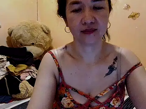 Snapshot of KissHott chatting on October 2025 02:13:02 PM KissHott online show from October 2025 02:13:02 PM