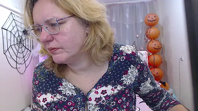 VestaWoody online show from October 2025 06:35:02 AM