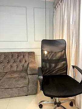 Snapshot of Rose_monroee chatting on November 2025 07:30:01 PM Rose monroee online show from November 2025 07:30:01 PM