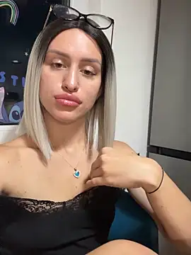 Snapshot of SelinaRosee chatting on October 2025 11:03:02 PM SelinaRosee online show from October 2025 11:03:02 PM