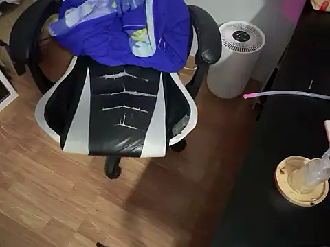 Snapshot of Wuza-H chatting on October 2025 06:51:01 PM Wuza-H online show from October 2025 06:51:01 PM