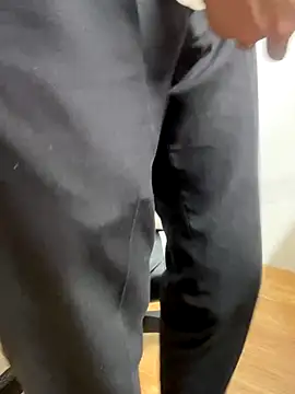 Snapshot of Wuza-H chatting on November 2025 04:39:01 PM Wuza-H online show from November 2025 04:39:01 PM