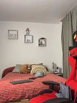 Ezzio Scolaro online show from November 2025 11:27:02 PM