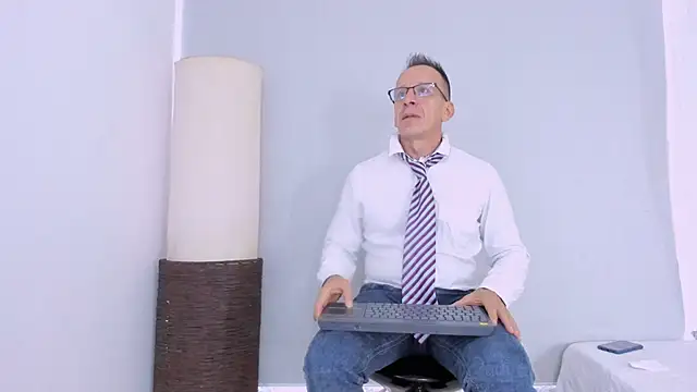  axelking  online show from November 2025 11:43:02 AM