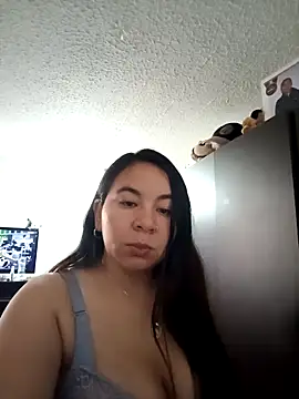 Hatria Nuu online show from November 2025 08:55:01 PM