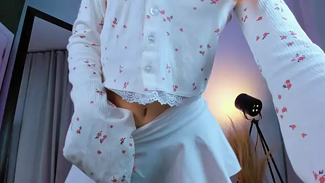 Snapshot of Oki_Mie chatting on November 2025 03:00:01 PM Oki Mie online show from November 2025 03:00:01 PM