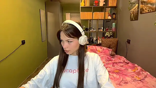 Snapshot of MysticAlisa chatting on October 2025 10:13:01 AM MysticAlisa online show from October 2025 10:13:01 AM